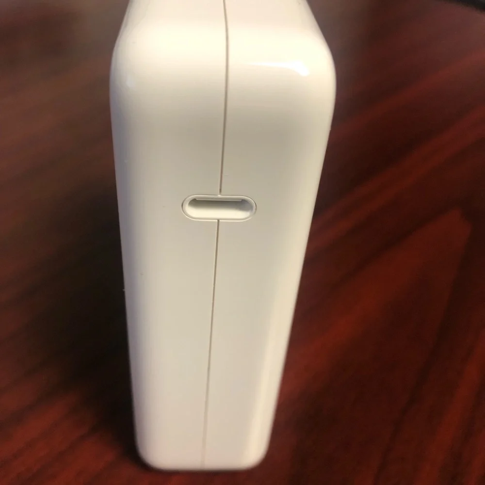 Apple 140W USB -C Power Adapter